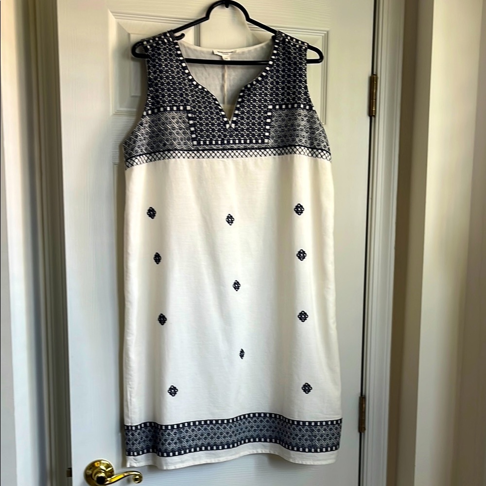 Upscale cotton shift dress - sz 10, sleeveless, navy embroidery, fully lined
